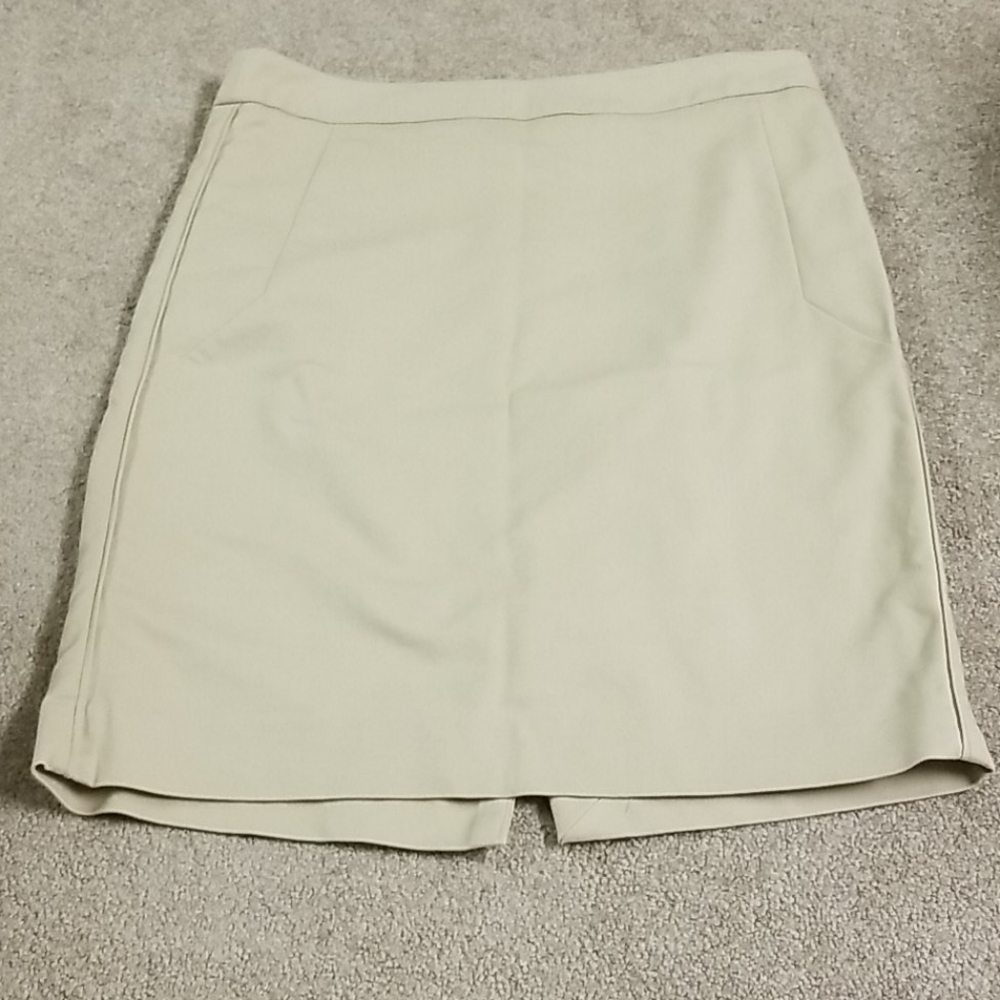 3/$20 🎉 The Limited khaki pencil skirt